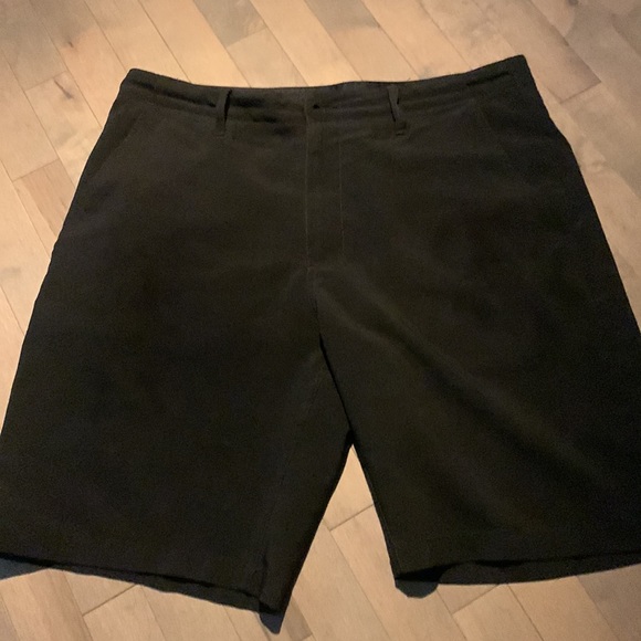 Volcom black shorts. Surf and turf ,swim suit shorts. Size US 34 - Picture 4 of 6